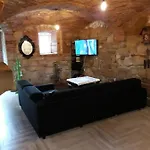 Bed & Breakfast Pod Debami